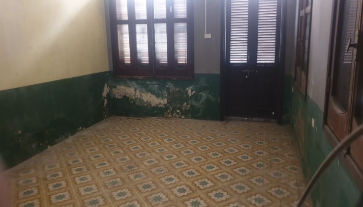 Cho thuê nhà trong phố lương khánh Thiện- HM. DT 90m - 3tầng - Giá 27 triệu - VP, Kho, KD ONL